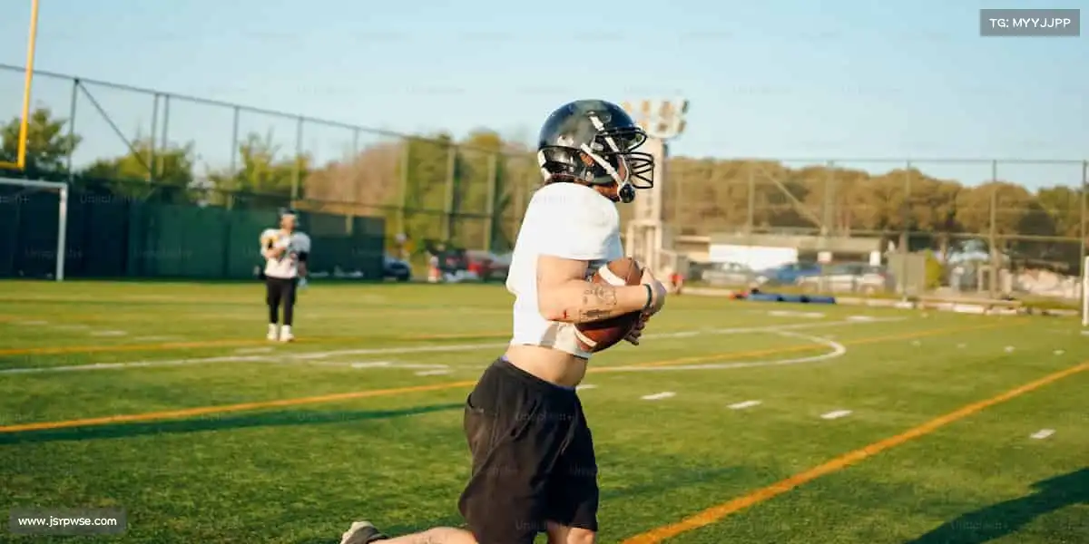 <strong>2026世界杯app平台</strong>在赛场上，做自己的光！✨