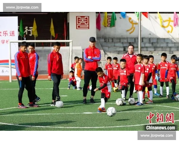 足球冬令营点燃少年梦想与团队激情成长之旅全面提升体能与技战术